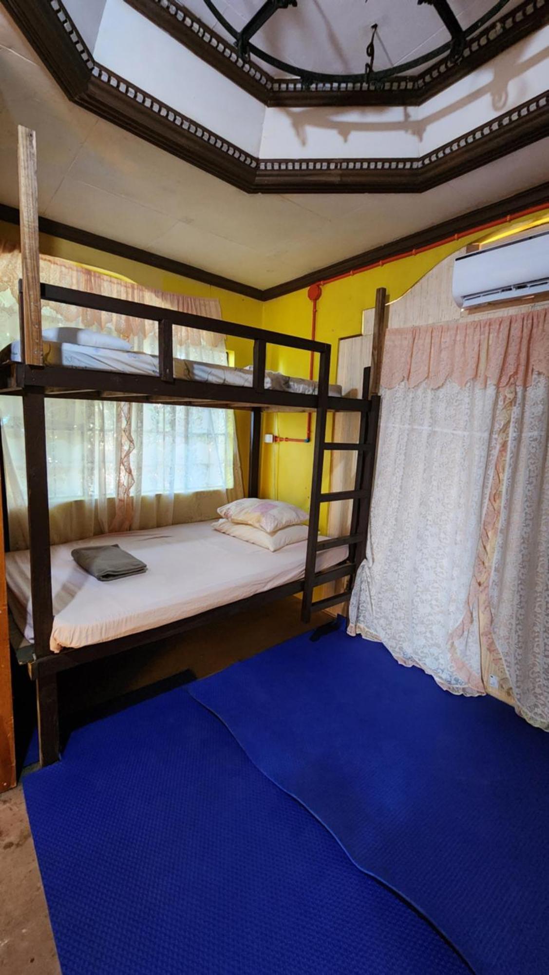Screaming Gecko Hostel Air-Con Busuanga Exterior foto